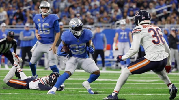 D'Andre Swift, who played for the Eagles last year, was with the Lions three years and now is a Bears back according to NFL Network.